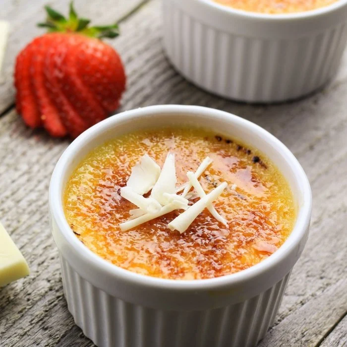 Creme brulée z bielej čokolády