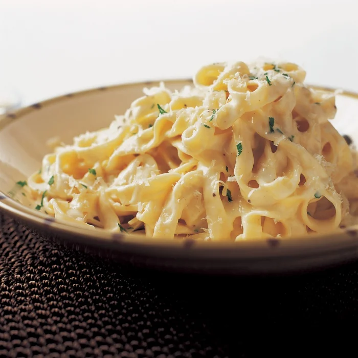 Fettuccine Alfredo s clotted cream