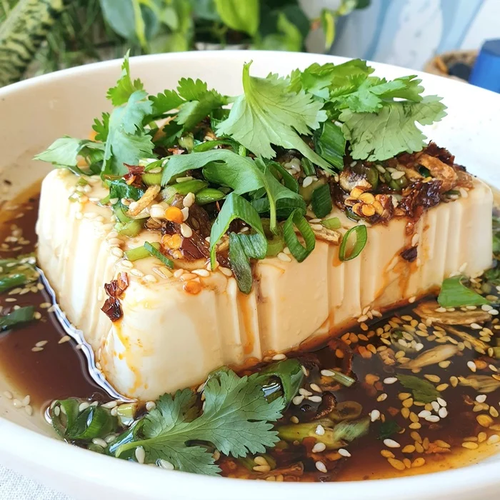 Hodvábne tofu so sezamovou omáčkou