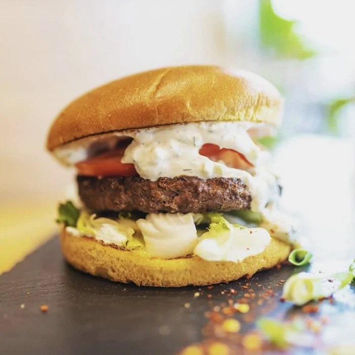 Jahňacie tzatziki burgery