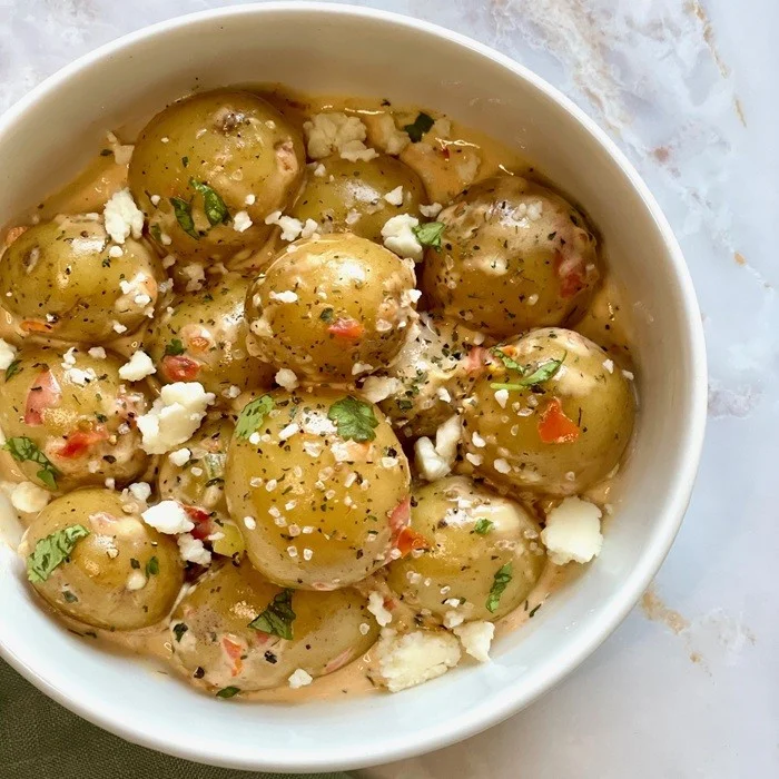 Papas chorreadas so smotanovo-syrovou omáčkou