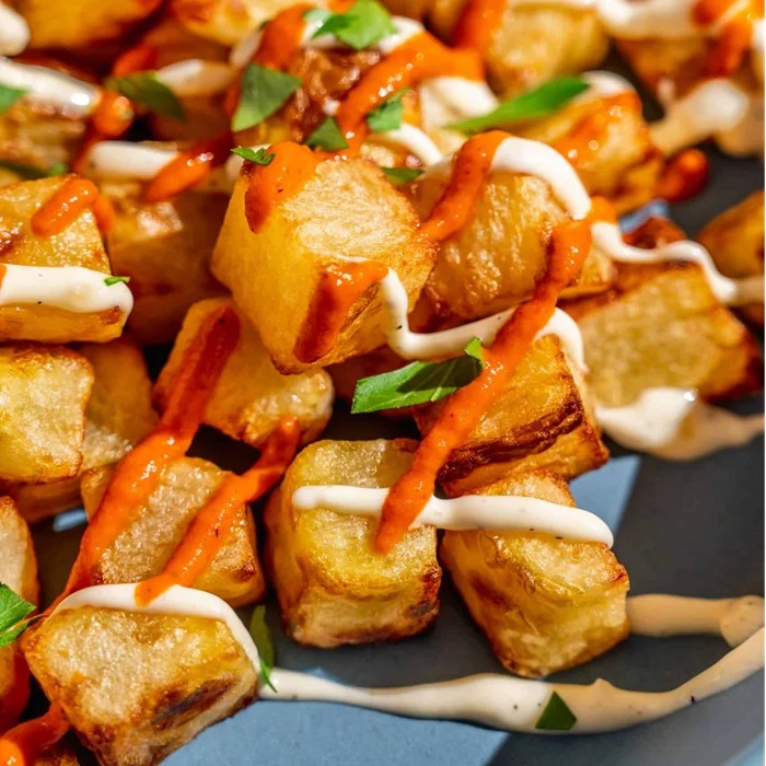 Patatas bravas z frytézy