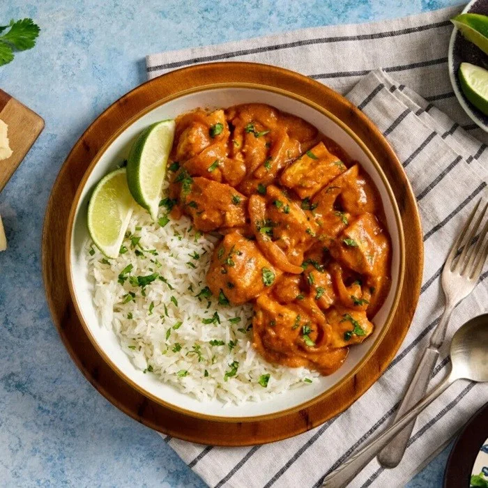 Kura pollo en salsa