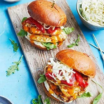 Kurací burger s halloumi