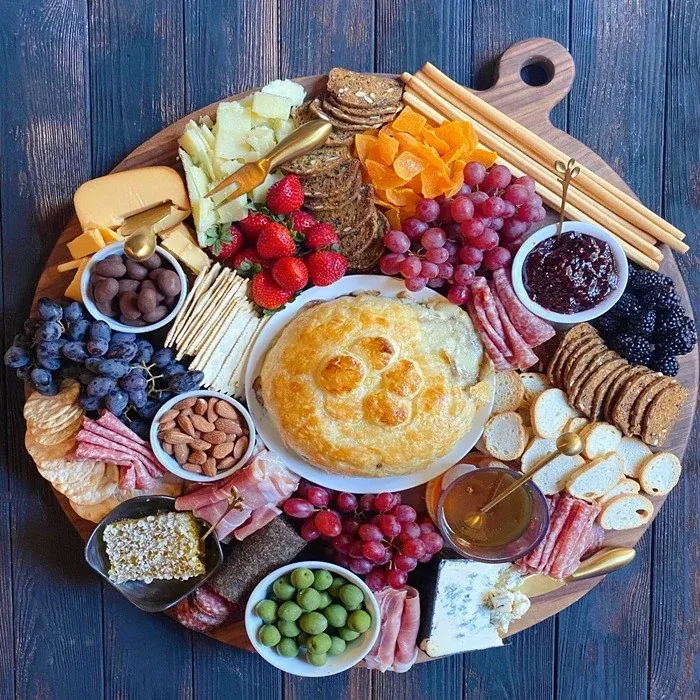 Zapekaný brie so šťaveľovým džemom